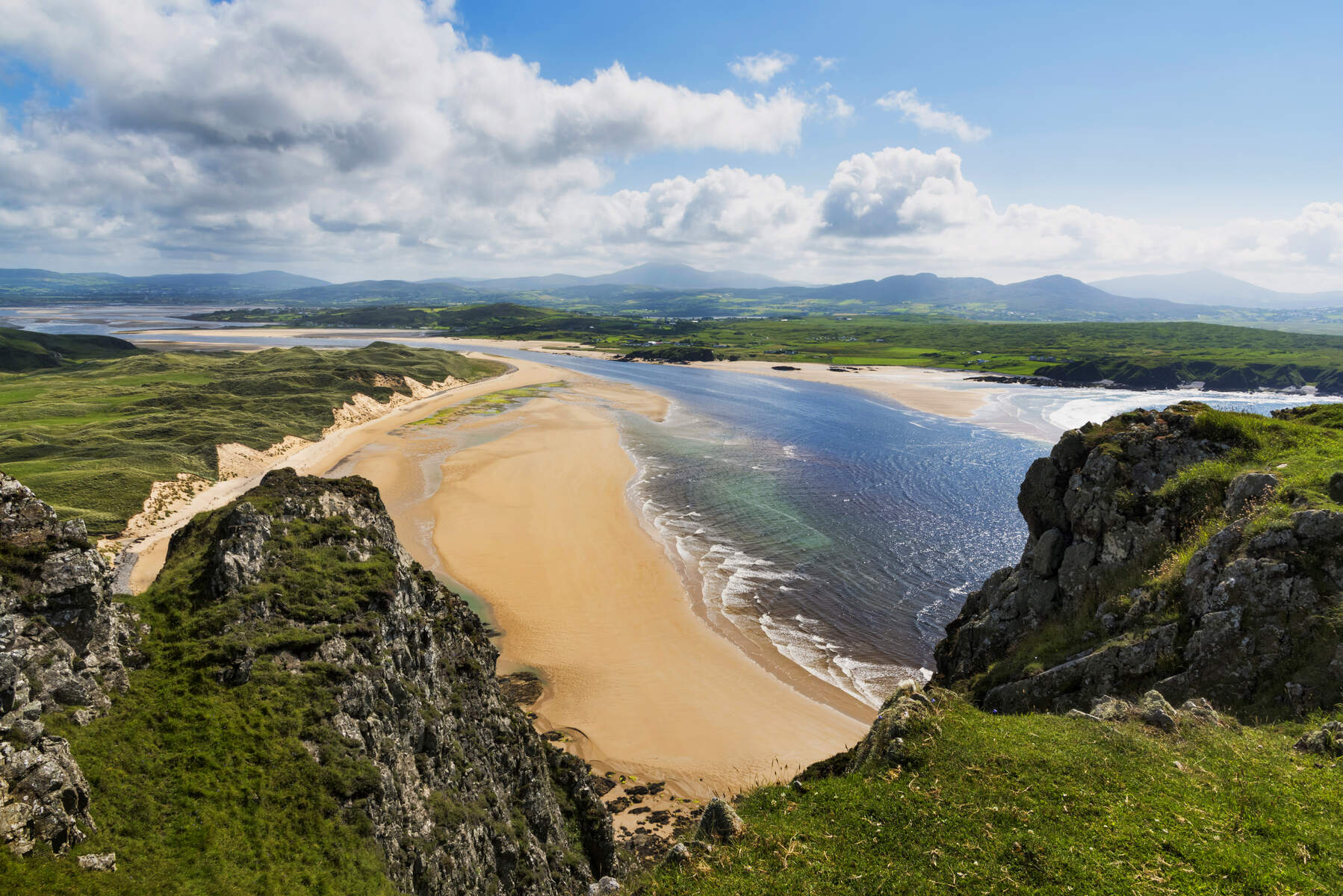 Plage de Five Finger Strand dans le Donegal