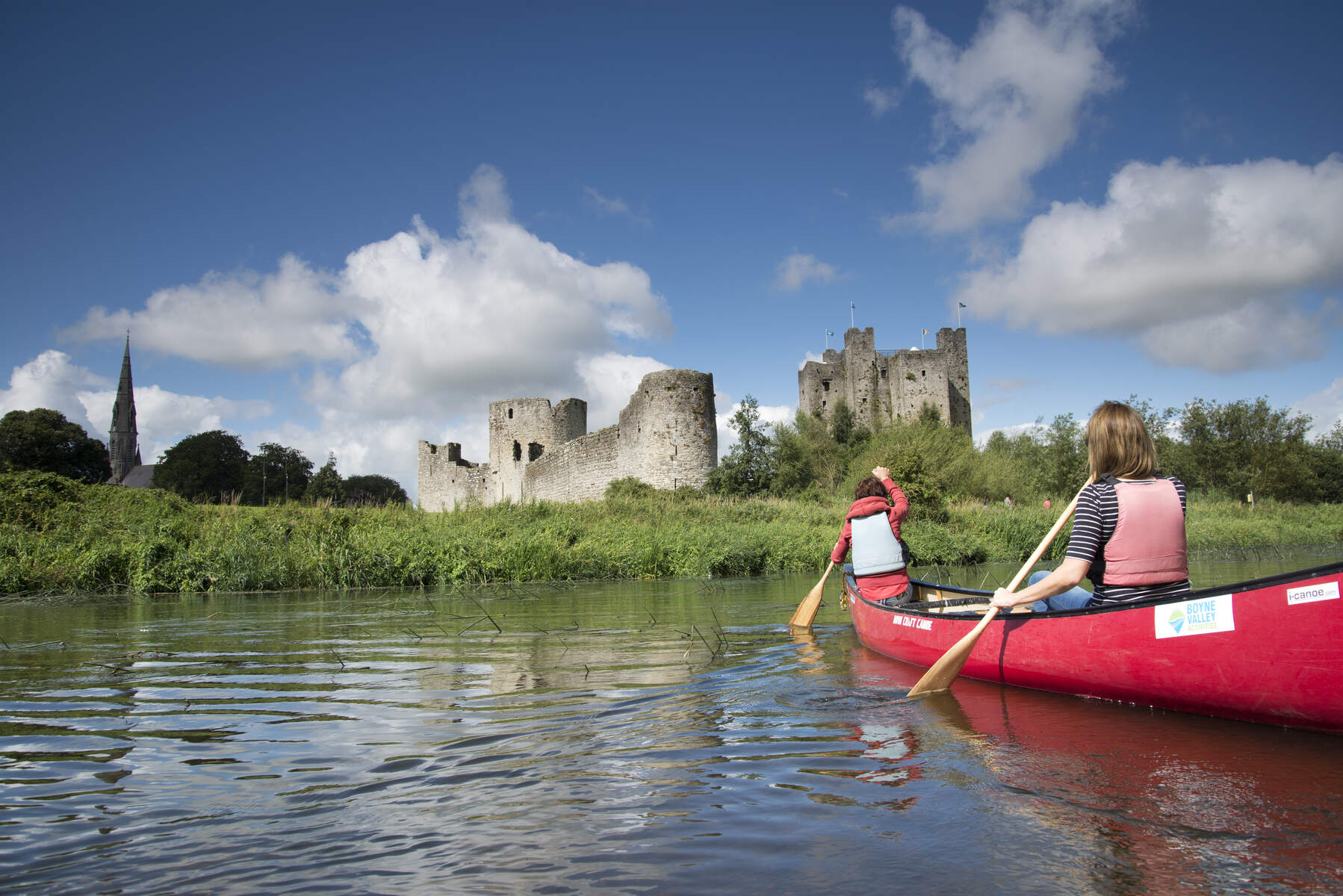 Canoë, Château de Trim, Vallée de la Boyne, Meath, Irlande Ancestrale