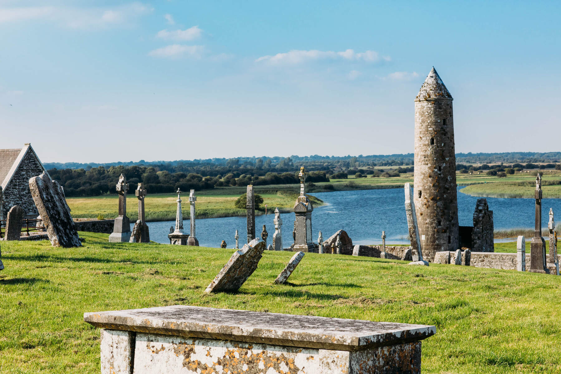 Monastère de Clonmacnoise, Offaly, Irlande Ancestrale