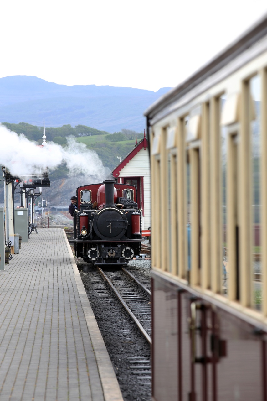 Train à vapeur dans les montagnes de Snowdonia